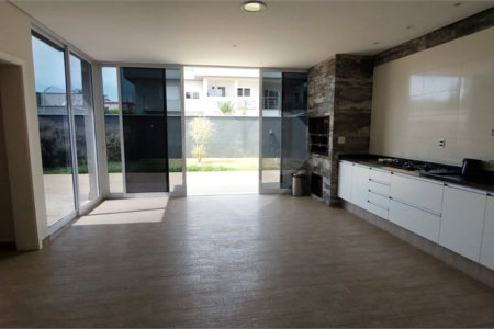 Casa à venda com 3 suítes no condomínio Figueira Garden, Atibaia - SP