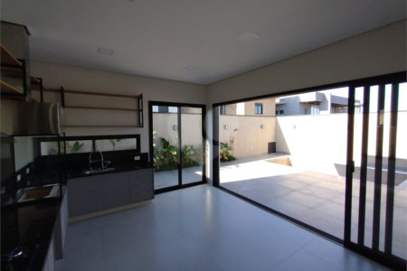 Casa à venda com 3 suítes no condomínio Residencial Golden Ville, Itapetininga - SP