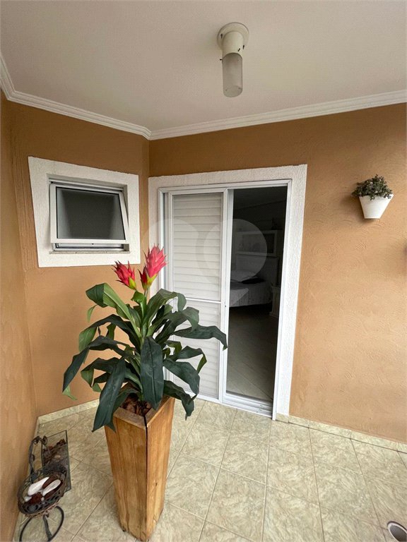 Casa à venda com 3 quartos, sendo 1 suíte, no condomínio Residencial Villagio Vitória, Guarulhos - SP