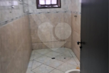Sobrado à venda com 10 quartos, sendo 1 suíte, em Parque Ramos Freitas, São Paulo, SP