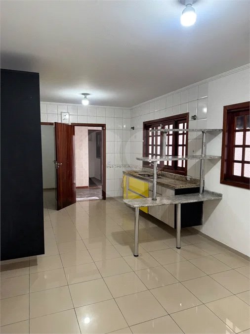 Sobrado à venda ou para alugar com 3 suítes em Vila Sônia, São Paulo, SP
