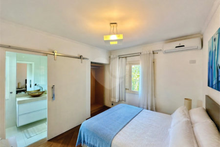 Casa à venda com 4 quartos, sendo 2 suítes,  no condomínio Granja Vianna II, Cotia - SP