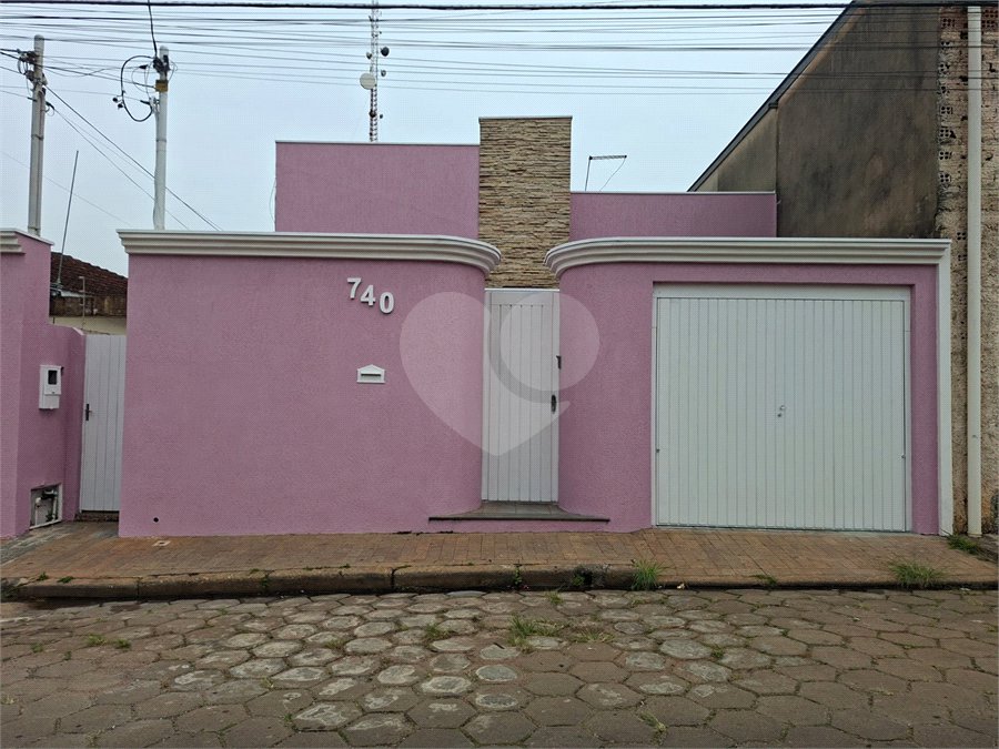 Casa à venda ou para alugar com 3 quartos, sendo 1 suíte, em Vila Aparecida, Itapetininga, SP