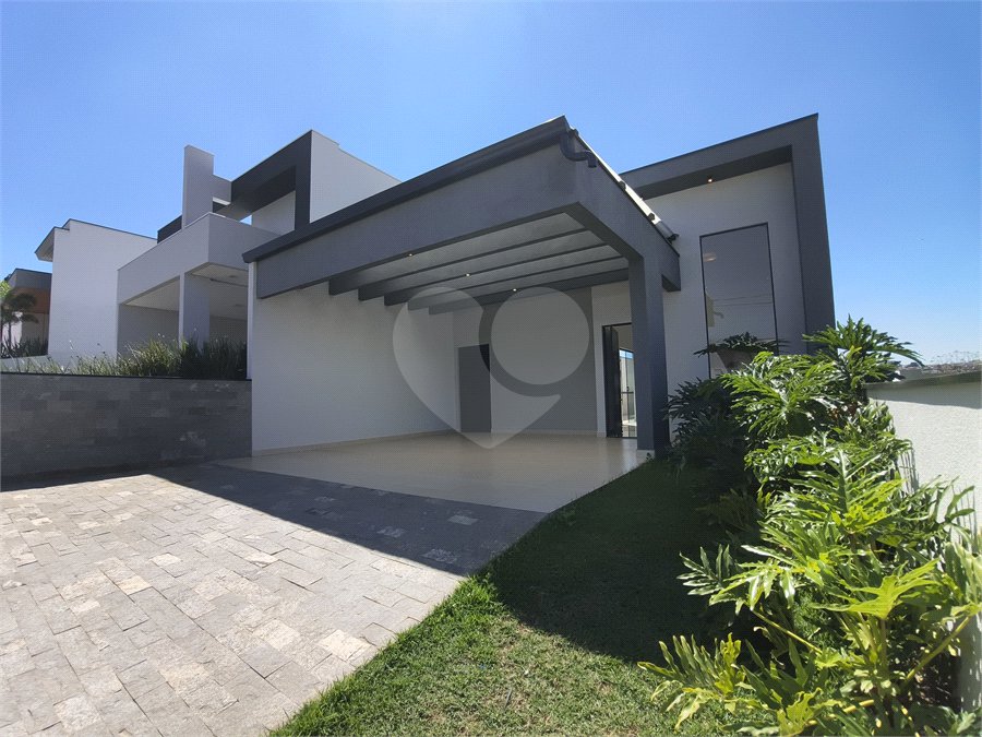 Casa à venda ou para alugar com 3 quartos, sendo 1 suíte, no condomínio Condomíno Helena Maria, Sorocaba - SP