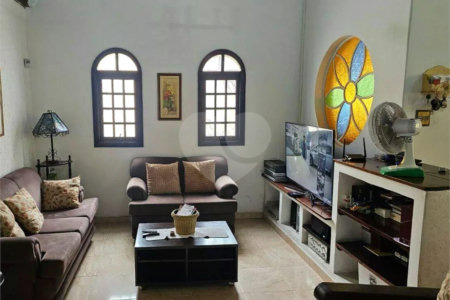 Casa Térrea à venda com 3 quartos, sendo 1 suíte, no Centro, Poá, SP