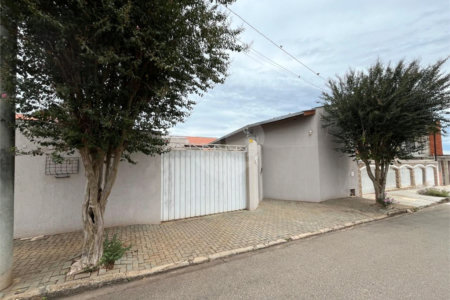 Casa à venda com 3 suítes em Jardim Shangri-lá, Itapetininga, SP