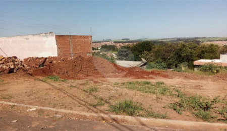 Terreno à venda em Jardim Medeiros, São Carlos, SP