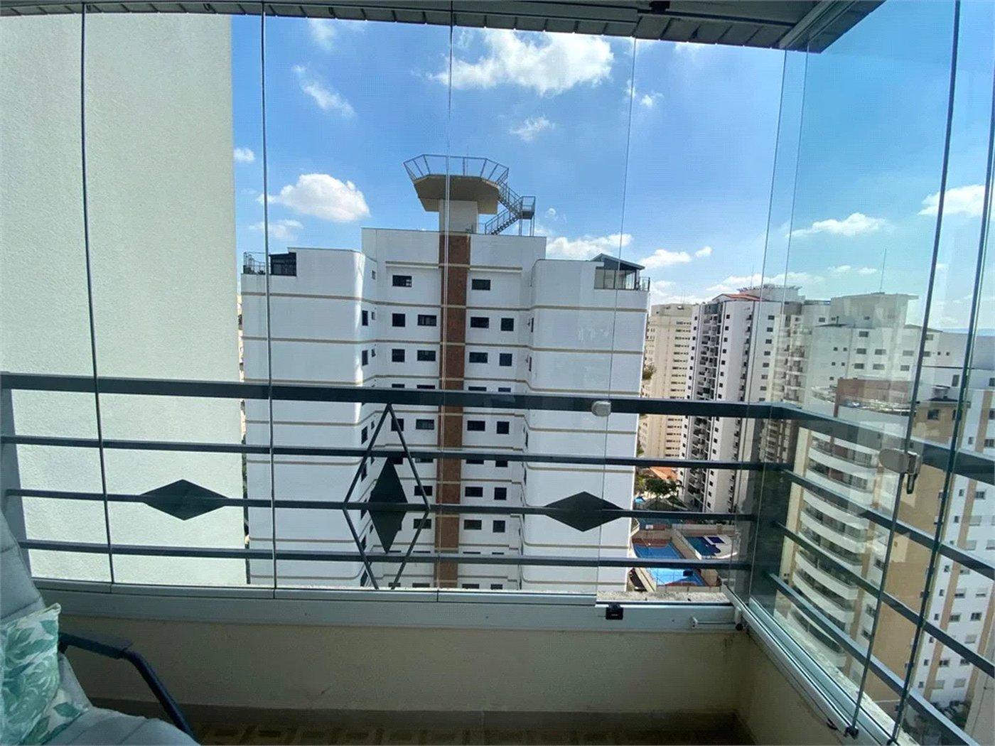 Apartamento à venda com 4 quartos, sendo 2 suítes,  em Vila Hamburguesa, São Paulo, SP