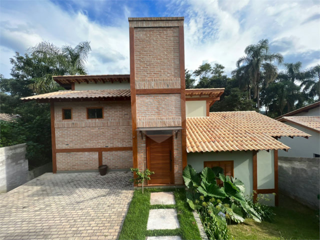 Sobrado à venda com 3 quartos, sendo 1 suíte,  em Serra da Cantareira, Mairiporã, SP