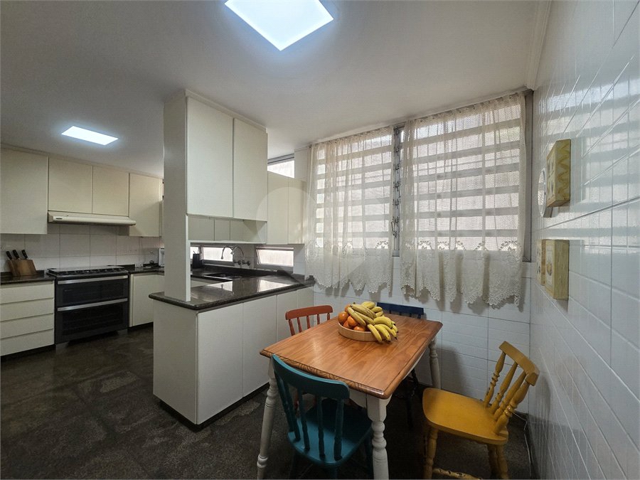 Sobrado à venda com 4 quartos, sendo 2 suítes,  em Jardim Marajoara, São Paulo, SP