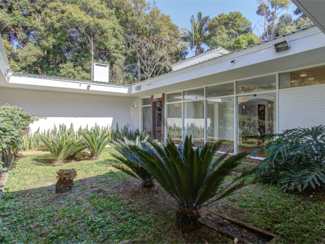 Casa para alugar com 5 quartos, sendo 3 suítes,  no condomínio Chácara Flora, São Paulo - SP