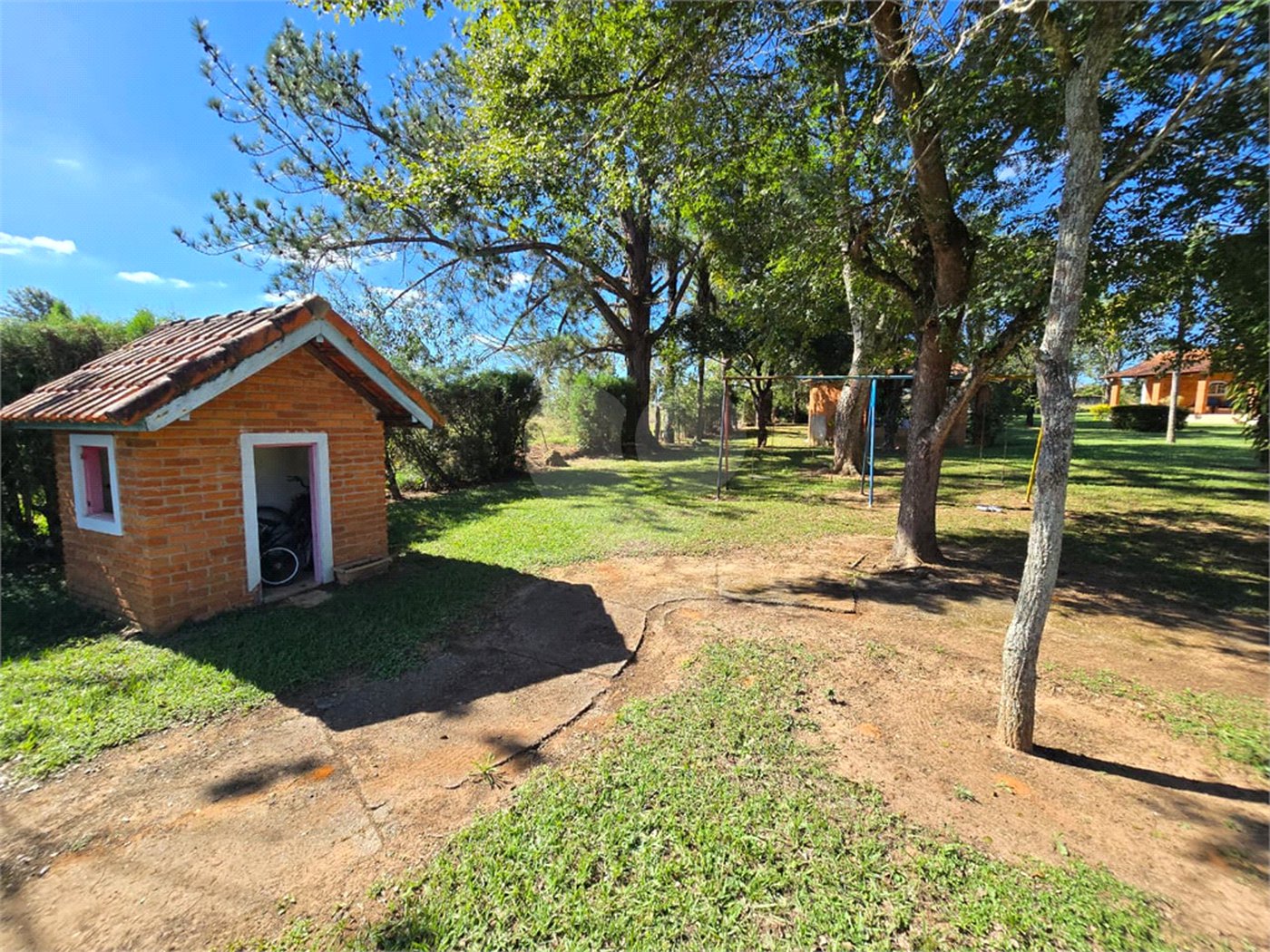Chácara à venda com 4 quartos, sendo 1 suíte, em Cercadinho, Alambari, SP