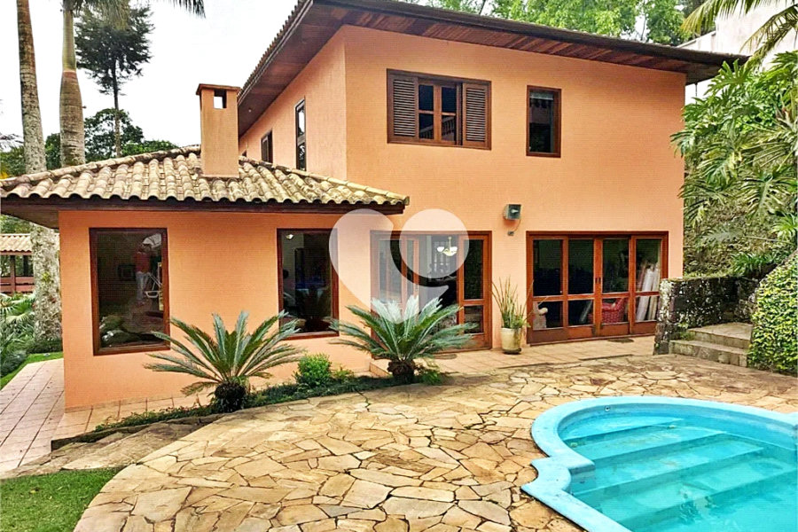 Casa à venda com 4 quartos, sendo 2 suítes, no condomínio Parque Imperial da Cantareira, Mairiporã - SP