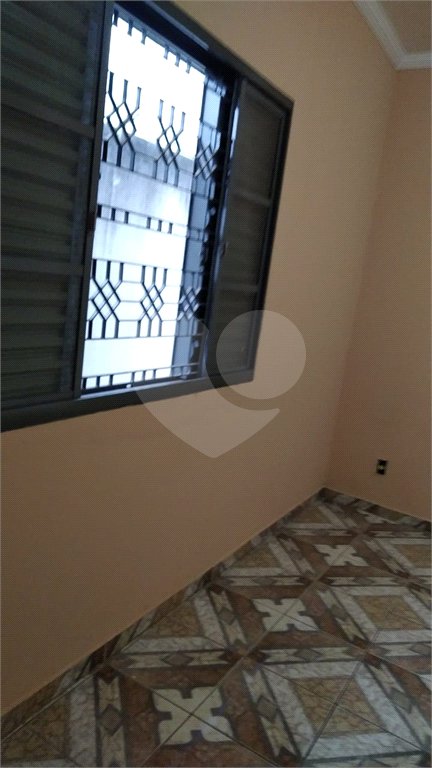 Casa Térrea com 3 dormitórios, sendo 1 suíte.