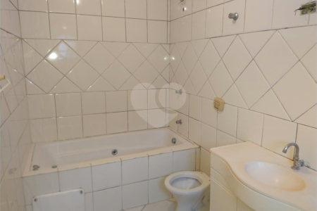 Sobrado à venda com 3 quartos, sendo 1 suíte, em Parque Ramos Freitas, São Paulo, SP