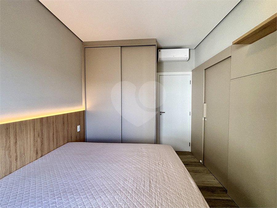 Indaiatuba - Sp - Condominio Maria Candida - R$ 2.250.000,00 - 3 suítes, sendo 1 master com closet e banheiro com duas cubas e dois chuveiros - Escritório - Piscina em Alvenaria aquecida e Hidro com Iluminação - Ar Condicionado instalado em todos os quartos, escritorio, sala e area gourmet