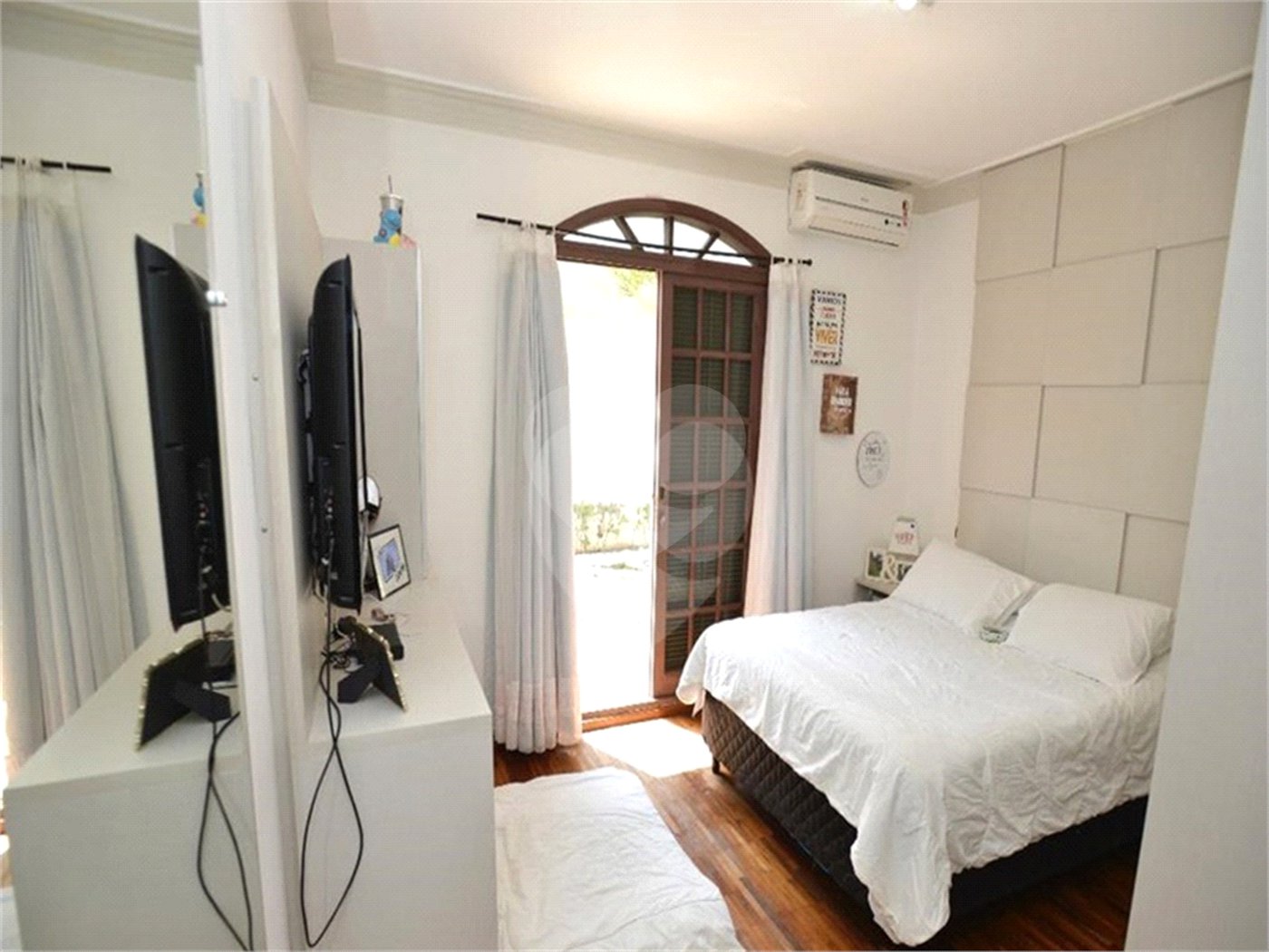 Casa Térrea à venda com 6 quartos, sendo 4 suítes, em Lavapés, Mairiporã, SP