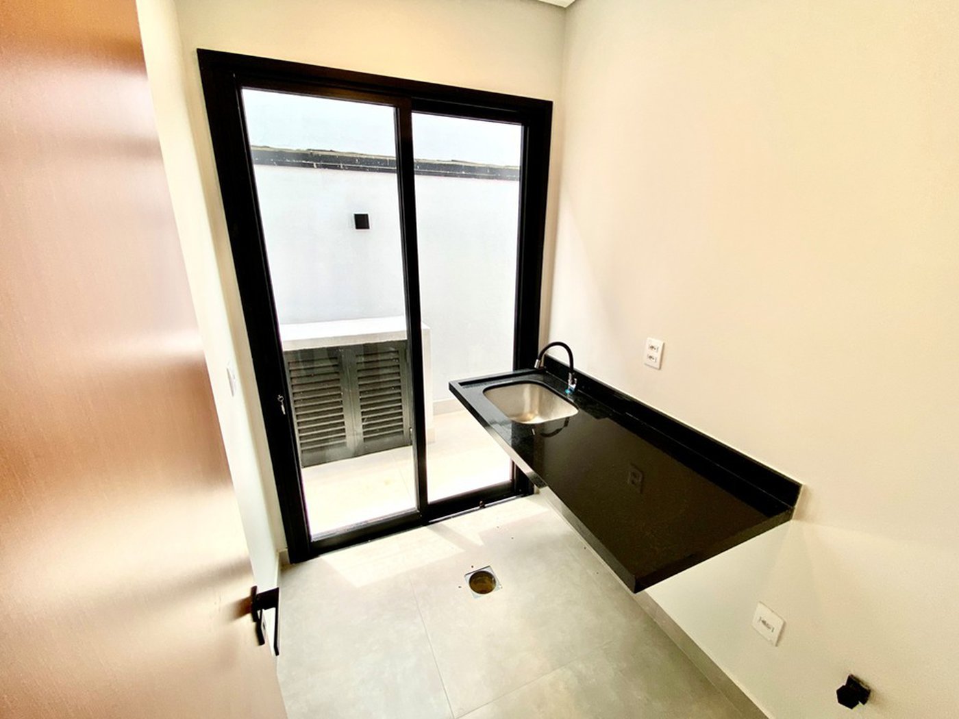 Casa à venda com 3 quartos, sendo 3 suítes, no condomínio Vila Giardino, Jundiaí - SP