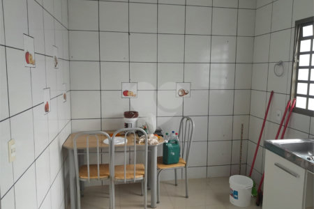 Sobrado á venda, com 03 Dormitórios, em Ibaté.