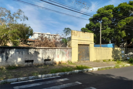 Terreno Comercial à Venda na Av. Teixeira de Barros – Rua Larga