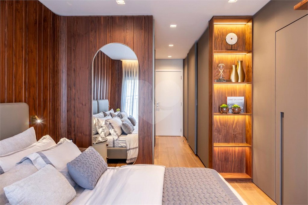 Apartamento à venda com 4 quartos, sendo 2 suítes,  em Vila Mariana, São Paulo, SP