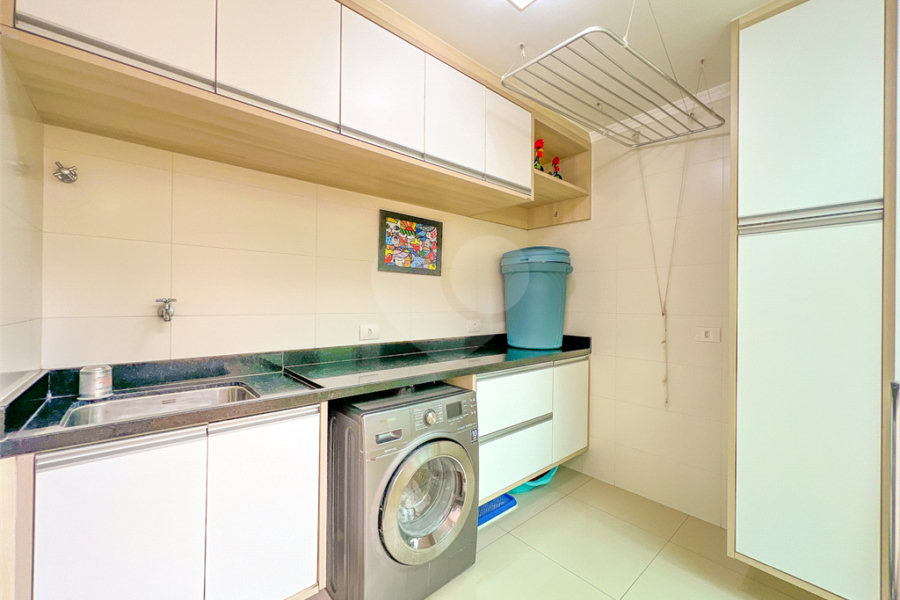 Casa à venda com 4 quartos, sendo 2 suítes,  no condomínio Floradas da Serra, São Paulo - SP