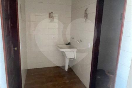Sobrado à venda com 4 quartos, sendo 1 suíte,  em Jardim Ester Yolanda, São Paulo, SP