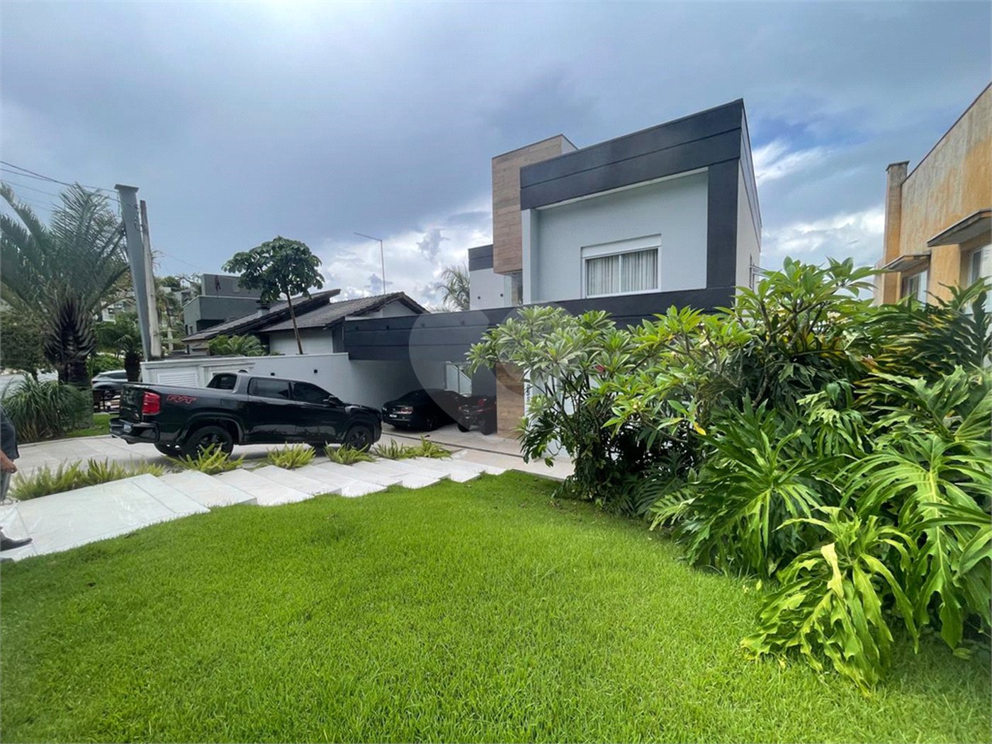 Casa à venda com 3 suítes no condomínio Hills, Arujá - SP