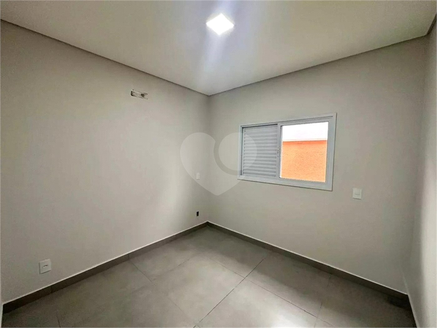 Casa à venda com 3 quartos, sendo 1 suíte, no condomínio Residencial Villa Verona, Sorocaba - SP