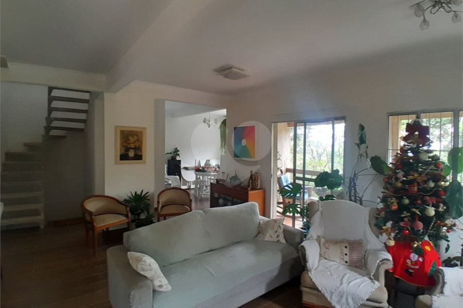 Sobrado à venda com 3 quartos, sendo 1 suíte, em Serra da Cantareira, Mairiporã, SP