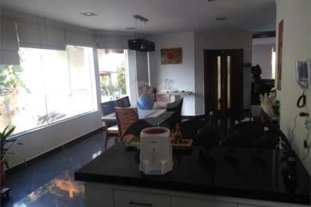 Casa à venda com 4 quartos, sendo 3 suítes, em Jardim Estância Brasil, Atibaia, SP