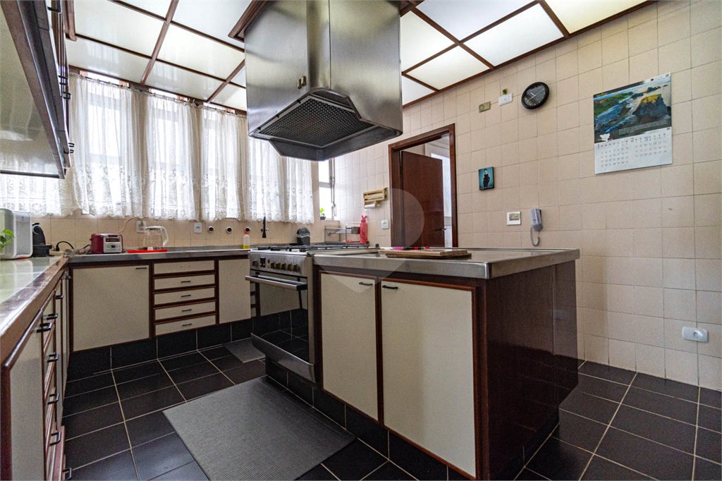 Apartamento à venda ou para alugar com 4 quartos, sendo 1 suíte,  em Jardim América, São Paulo, SP