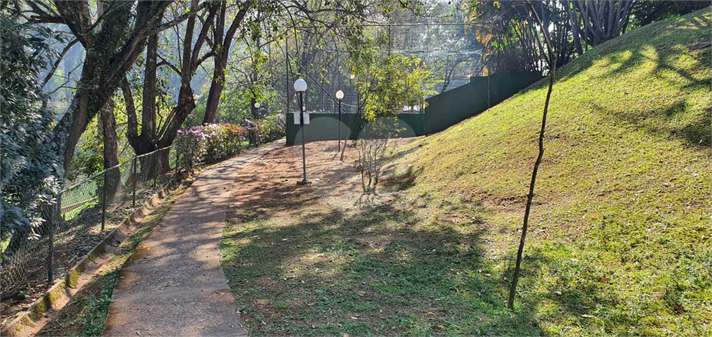 Casa à venda com 4 quartos, sendo 2 suítes, no condomínio Vila Panamericana, São Paulo - SP