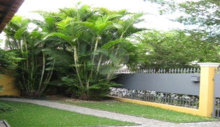 Casa à venda com 4 quartos, sendo 2 suítes,  em Jardim Leonor, São Paulo, SP