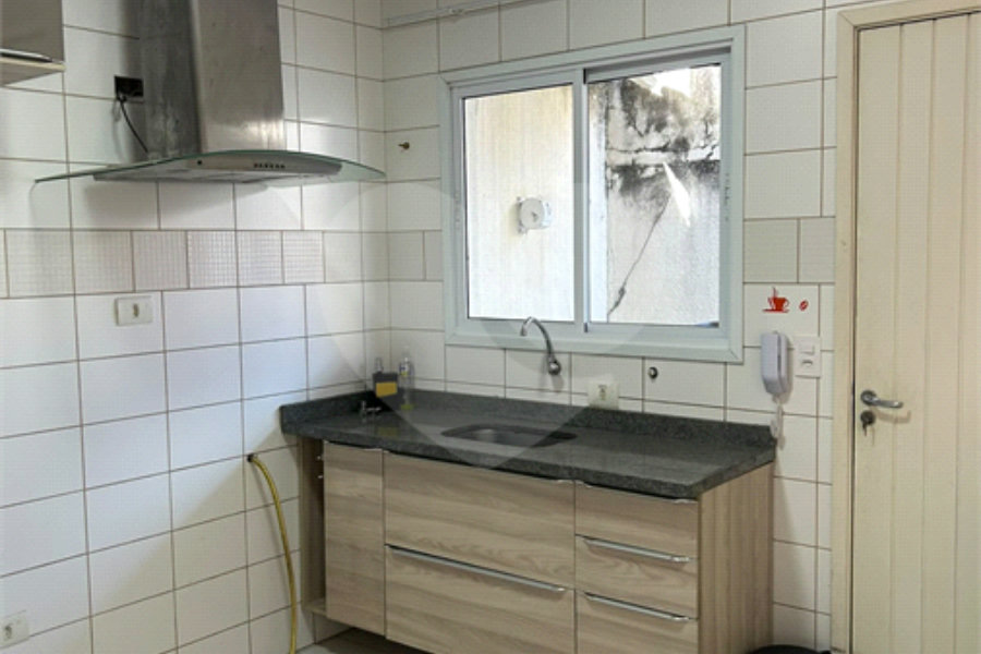 Casa à venda com 3 quartos, sendo 1 suíte,  no condomínio Village St. Louis, São Paulo - SP