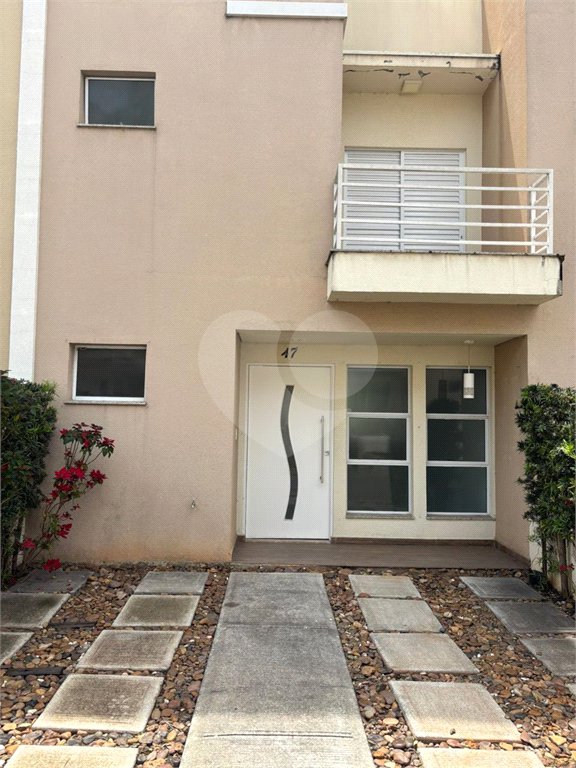 Casa à venda com 3 quartos, sendo 1 suíte, no condomínio Recanto das Araucárias, Suzano - SP