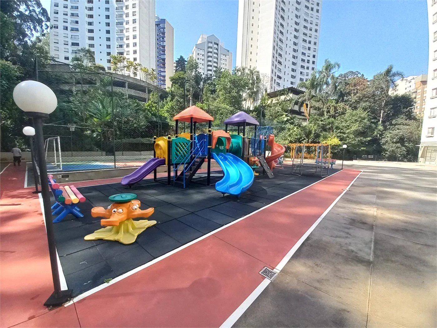 Apartamento à venda com 3 quartos, sendo 1 suíte,  em Vila Andrade, São Paulo, SP