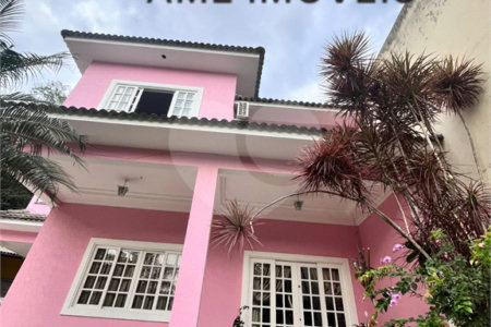 Casa à venda com 4 quartos, sendo 3 suítes, no condomínio Fazenda Cantagalo, Rio de Janeiro - RJ