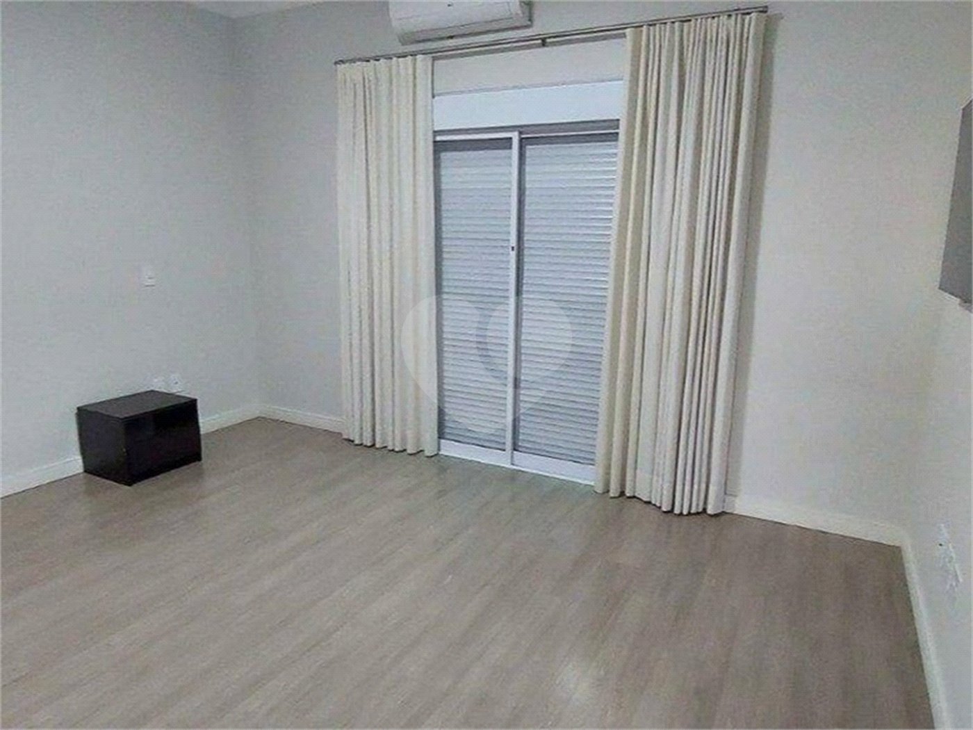 Casa à venda ou para alugar com 3 suítes no condomínio Mont Blanc, Sorocaba - SP