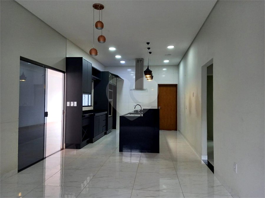 Casa à venda com 3 quartos, sendo 1 suíte,  em Vila Santa Catarina, Dourados, MS