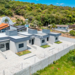 Casa térrea à venda com 3 quartos, sendo 1 suíte, no condomínio Flores da Usina, Atibaia - SP
