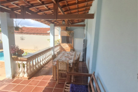 Casa à venda com 3 quartos no Centro, Vinhedo, SP