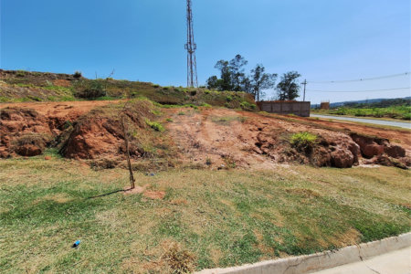 Terreno à venda com 1 suíte no condomínio Comercial Independência, Vinhedo - SP
