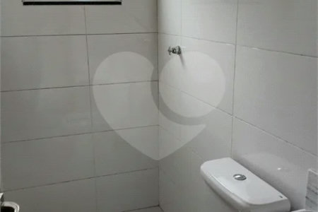 Sobrado à venda com 3 quartos, sendo 1 suíte, em Vila Vitório Mazzei, São Paulo, SP