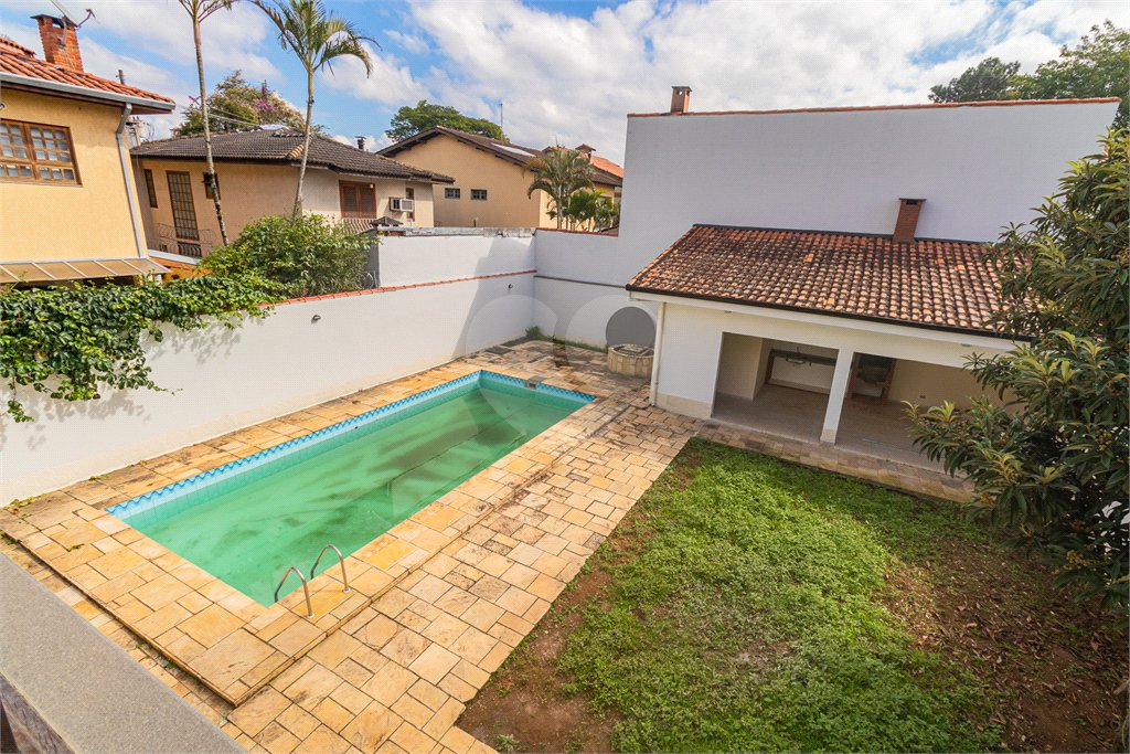 Sobrado à venda com 4 quartos, sendo 2 suítes, em Interlagos, São Paulo, SP