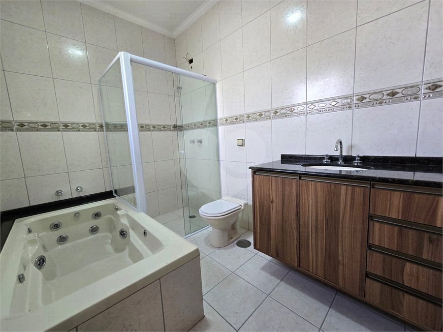Casa para alugar com 4 quartos, sendo 3 suítes,  no condomínio Village Saint Claire, Sorocaba - SP