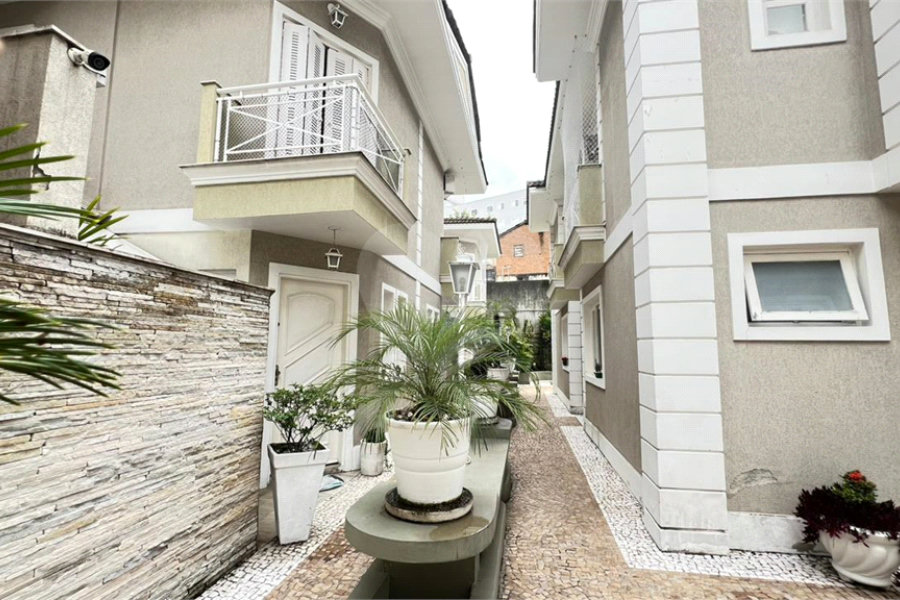 Casa à venda com 3 quartos, sendo 1 suíte, no condomínio Villagio Tramway, São Paulo - SP