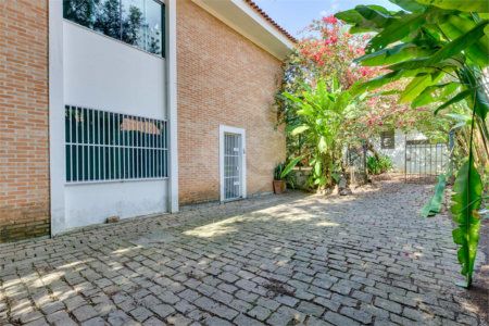 Sobrado à venda ou para alugar com 4 quartos em Jardim Petrópolis, São Paulo, SP