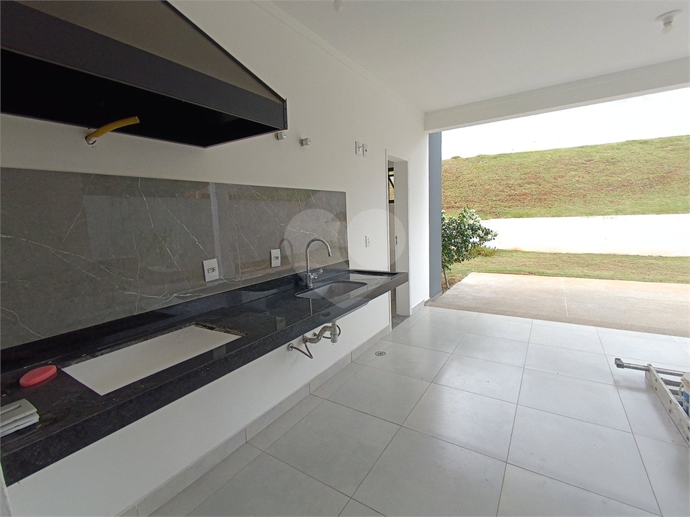 Casa à venda com 3 suítes no condomínio Altos de São Roque, São Roque - SP