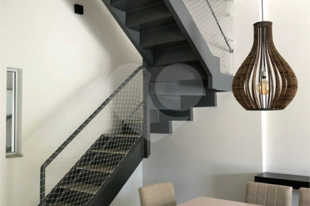 Casa à venda com 9 quartos, sendo 8 suítes, no condomínio Village Elisabete, Rio de Janeiro - RJ